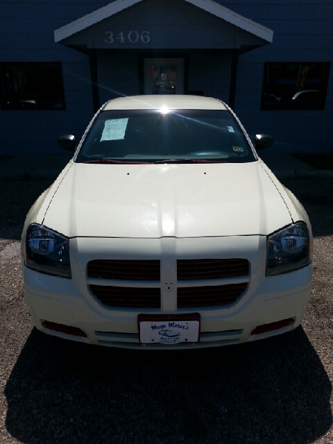 2005 Dodge Magnum SE