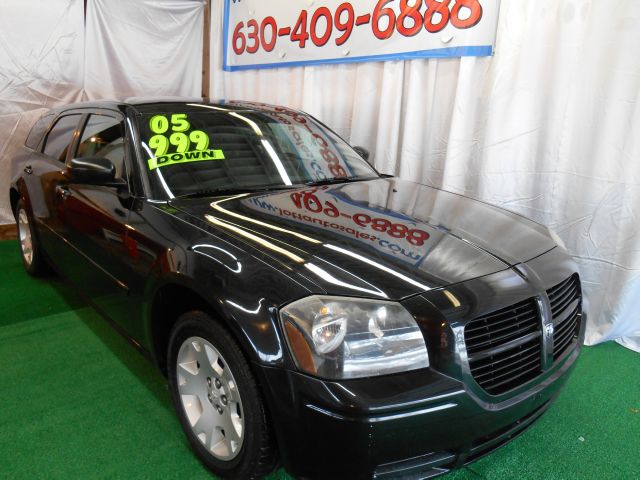 2005 Dodge Magnum SE