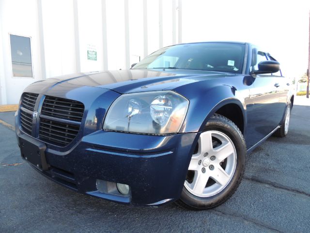 2005 Dodge Magnum S