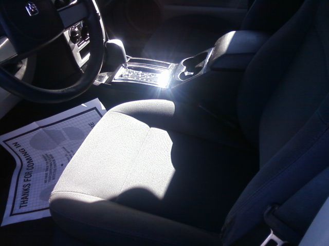 2005 Dodge Magnum SE