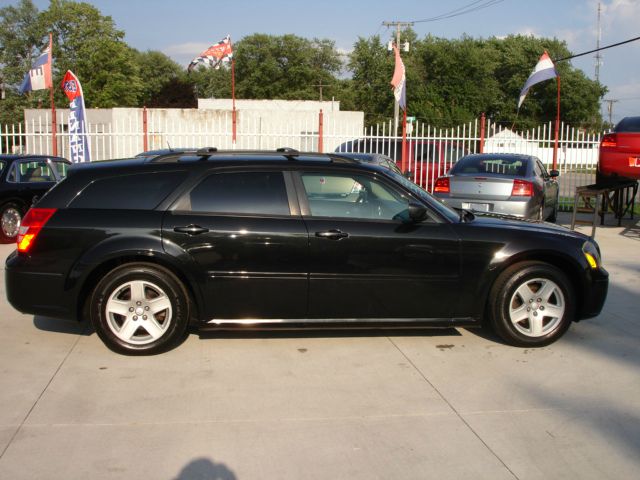 2005 Dodge Magnum S