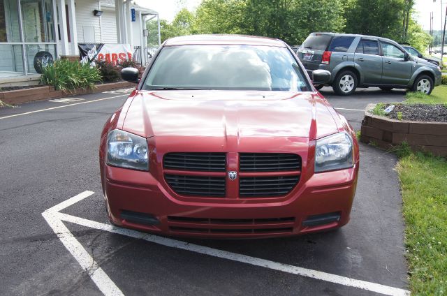 2005 Dodge Magnum SE