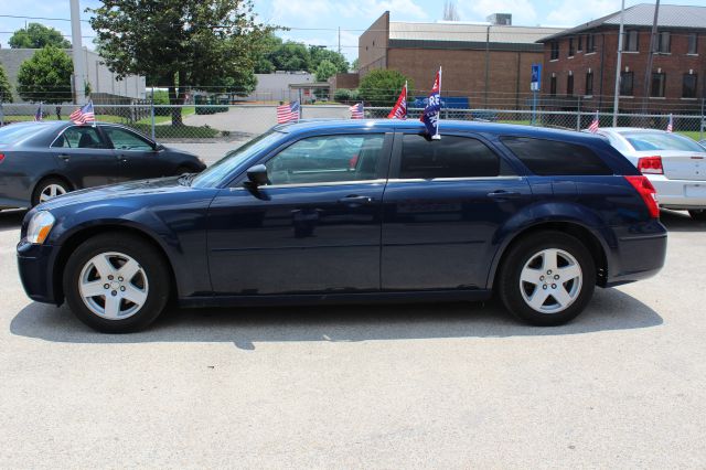 2005 Dodge Magnum S