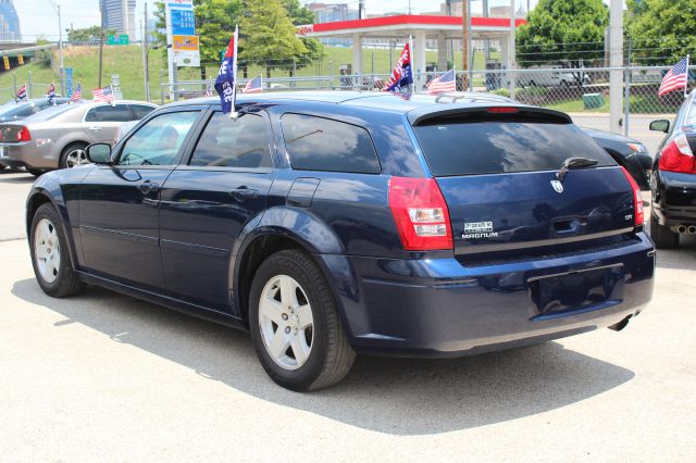 2005 Dodge Magnum S