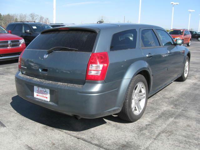 2005 Dodge Magnum Unknown