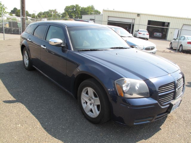 2005 Dodge Magnum S