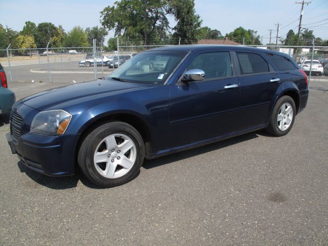 2005 Dodge Magnum S