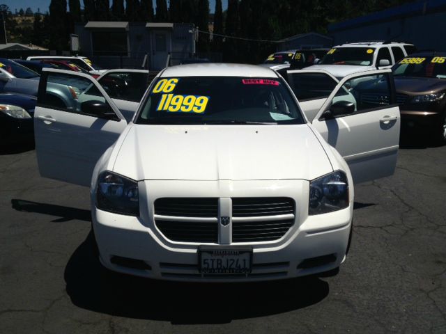 2006 Dodge Magnum SE