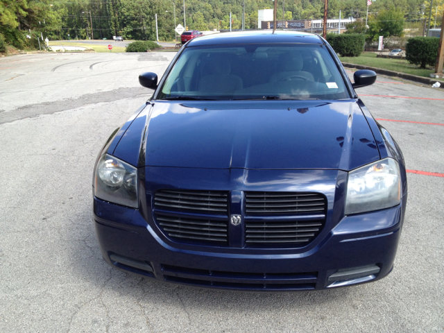 2006 Dodge Magnum SE