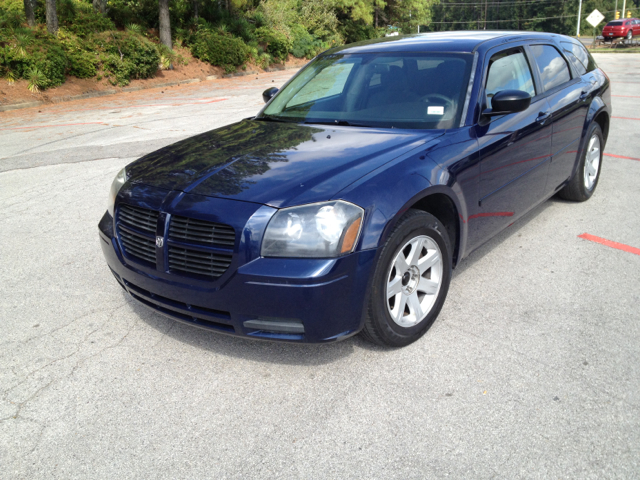 2006 Dodge Magnum SE