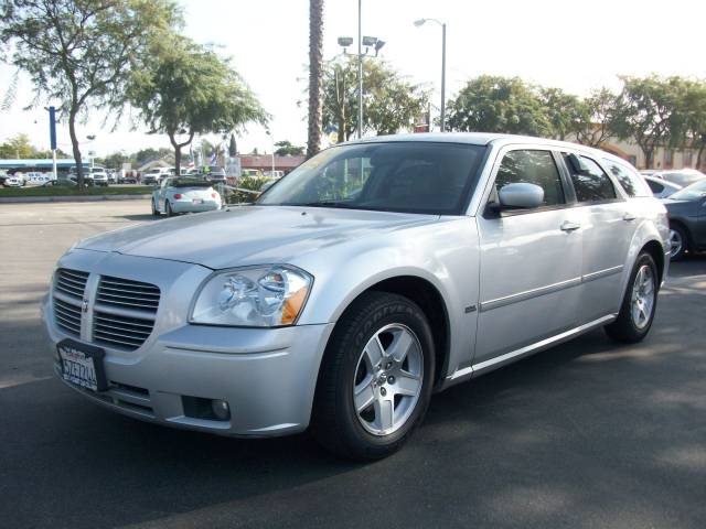 2006 Dodge Magnum S