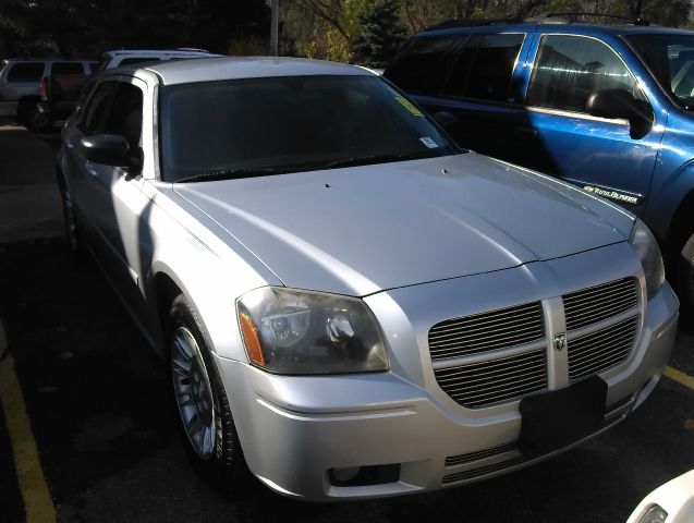 2006 Dodge Magnum SE