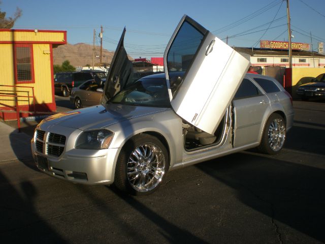 2006 Dodge Magnum SE