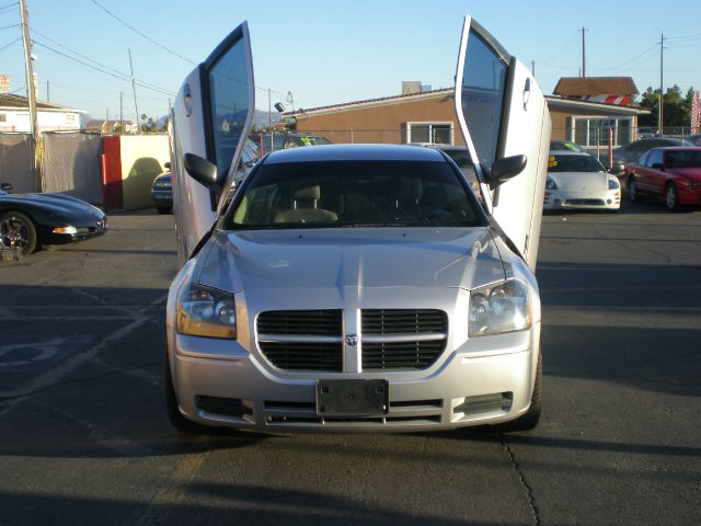 2006 Dodge Magnum SE