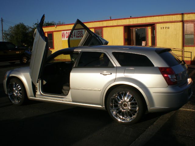 2006 Dodge Magnum SE
