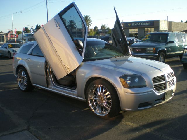 2006 Dodge Magnum SE