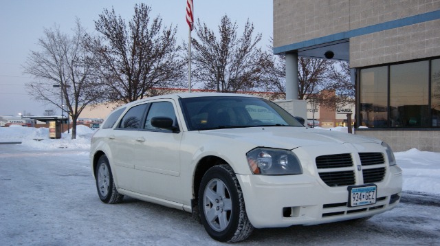 2006 Dodge Magnum SE