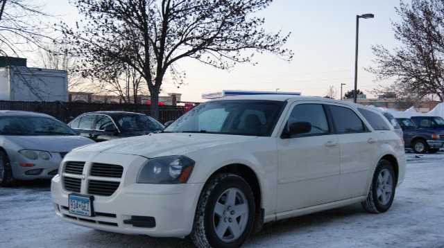 2006 Dodge Magnum SE