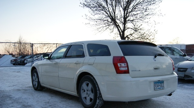 2006 Dodge Magnum SE