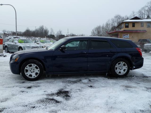 2006 Dodge Magnum SE