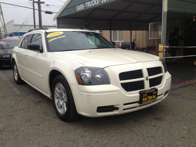 2006 Dodge Magnum SE