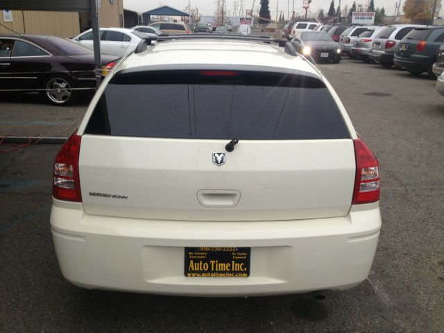 2006 Dodge Magnum SE