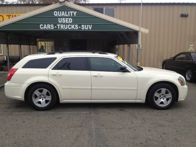 2006 Dodge Magnum SE