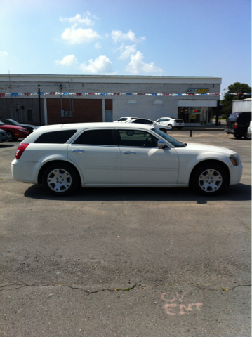 2006 Dodge Magnum SE