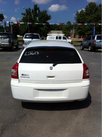 2006 Dodge Magnum SE