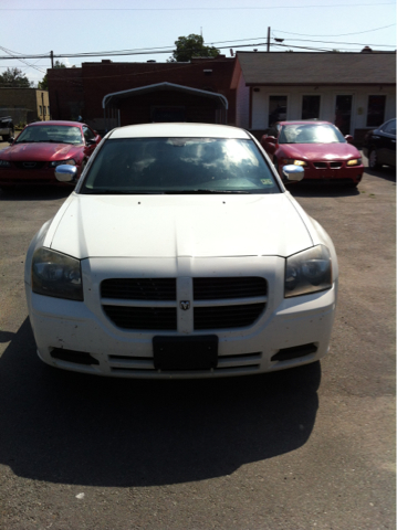 2006 Dodge Magnum SE
