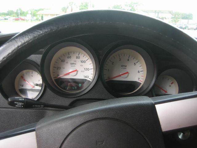 2006 Dodge Magnum SE