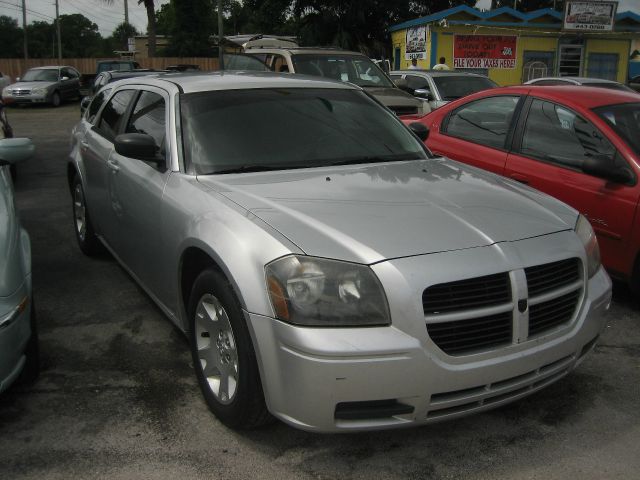 2006 Dodge Magnum SE