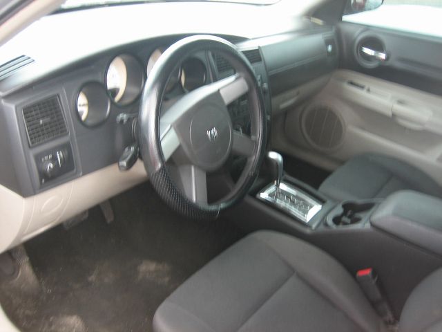 2006 Dodge Magnum SE