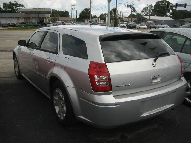 2006 Dodge Magnum SE