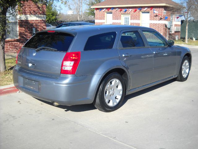 2006 Dodge Magnum SE
