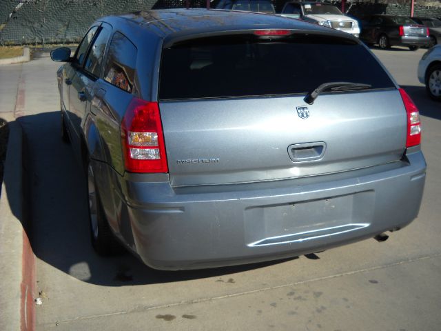 2006 Dodge Magnum SE