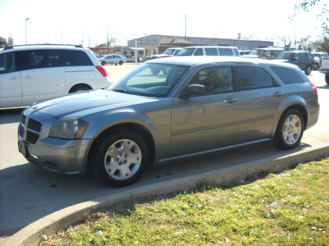 2006 Dodge Magnum SE