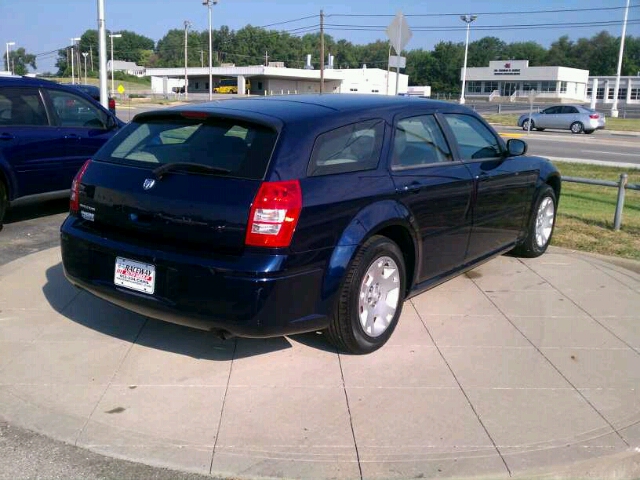 2006 Dodge Magnum SE