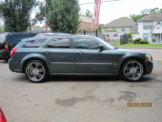 2006 Dodge Magnum S