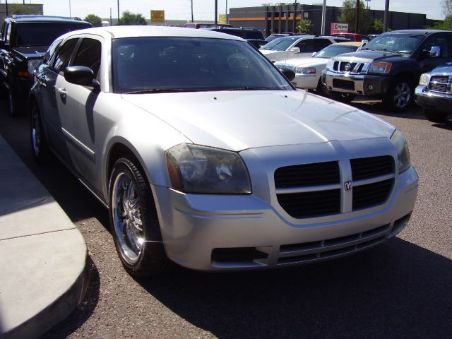 2006 Dodge Magnum SE