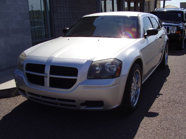 2006 Dodge Magnum SE