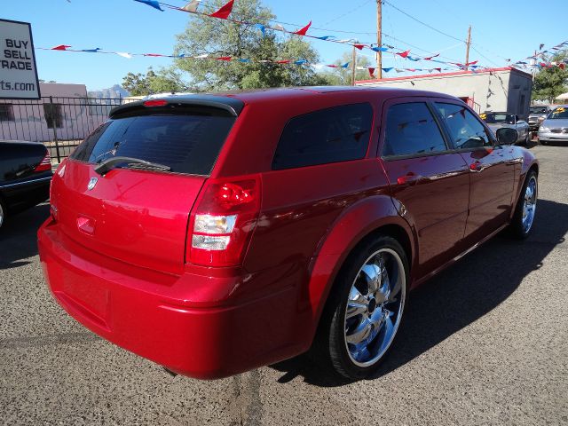 2006 Dodge Magnum SE