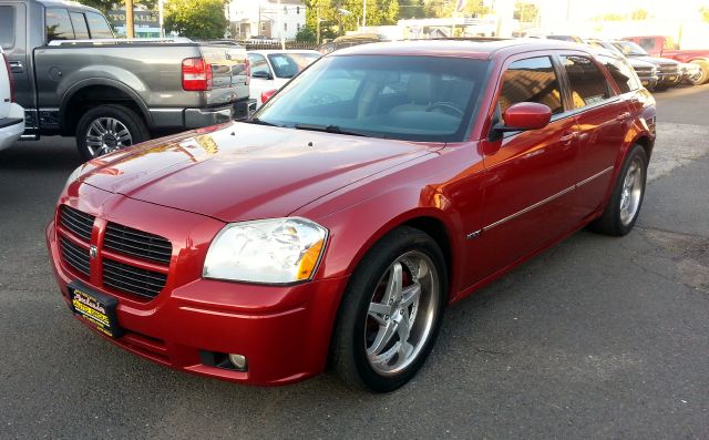 2006 Dodge Magnum Deluxe Convertible