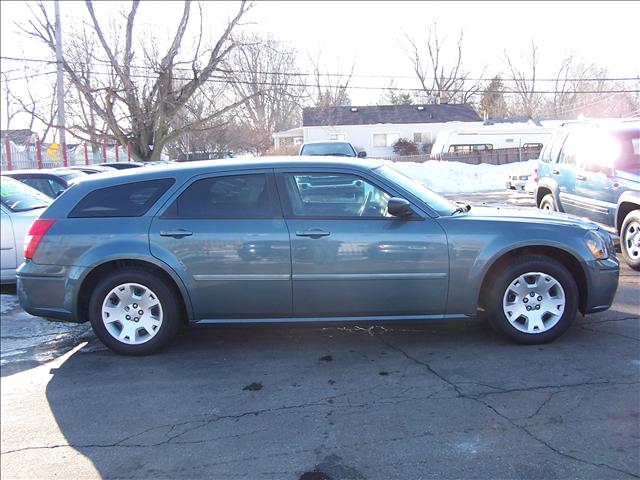 2006 Dodge Magnum SE