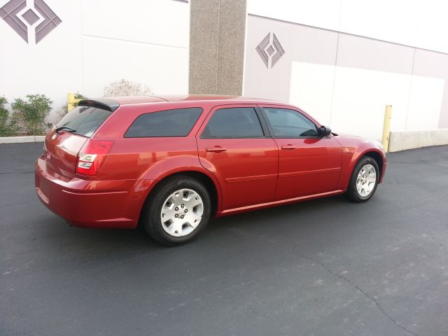 2006 Dodge Magnum SE