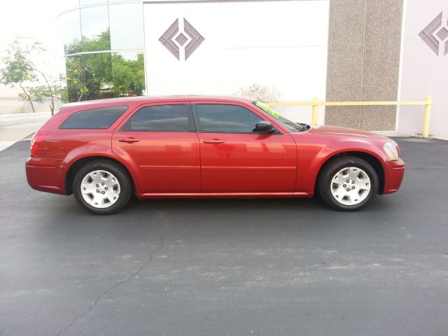 2006 Dodge Magnum SE