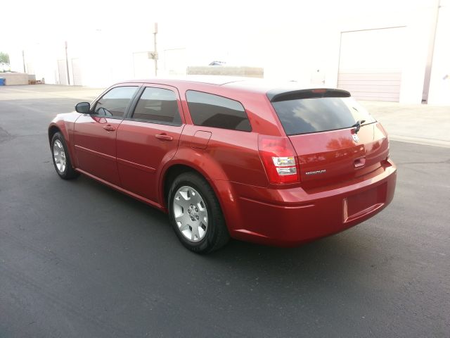 2006 Dodge Magnum SE