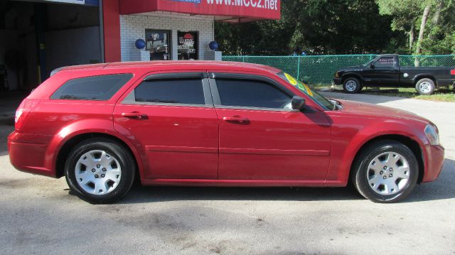 2006 Dodge Magnum SE