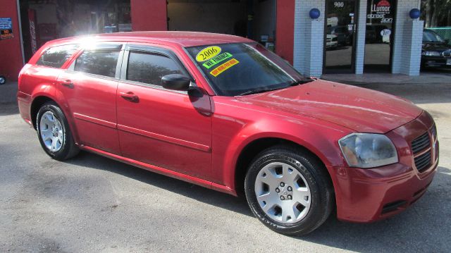 2006 Dodge Magnum SE