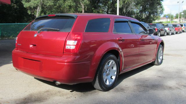 2006 Dodge Magnum SE